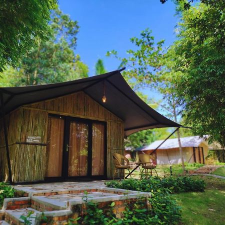 "D'Bamboo Kamp" Desa Wisata Ekang Lagoi Exterior photo