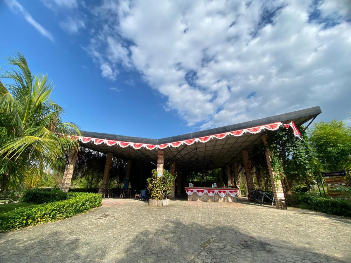 "D'Bamboo Kamp" Desa Wisata Ekang Lagoi Exterior photo