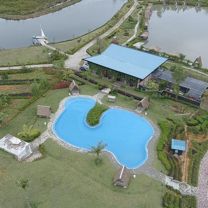 "D'Bamboo Kamp" Desa Wisata Ekang Lagoi Exterior photo
