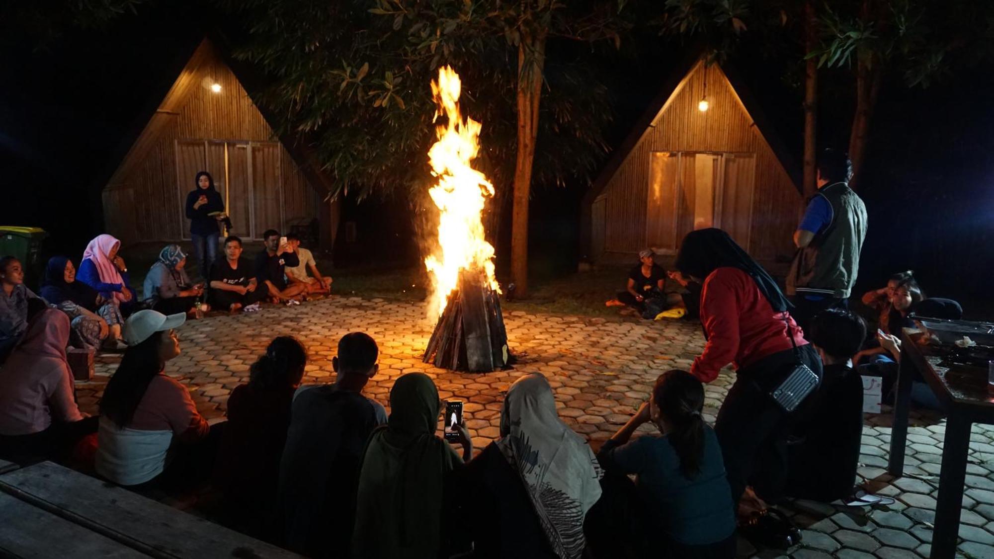 "D'Bamboo Kamp" Desa Wisata Ekang Lagoi Exterior photo
