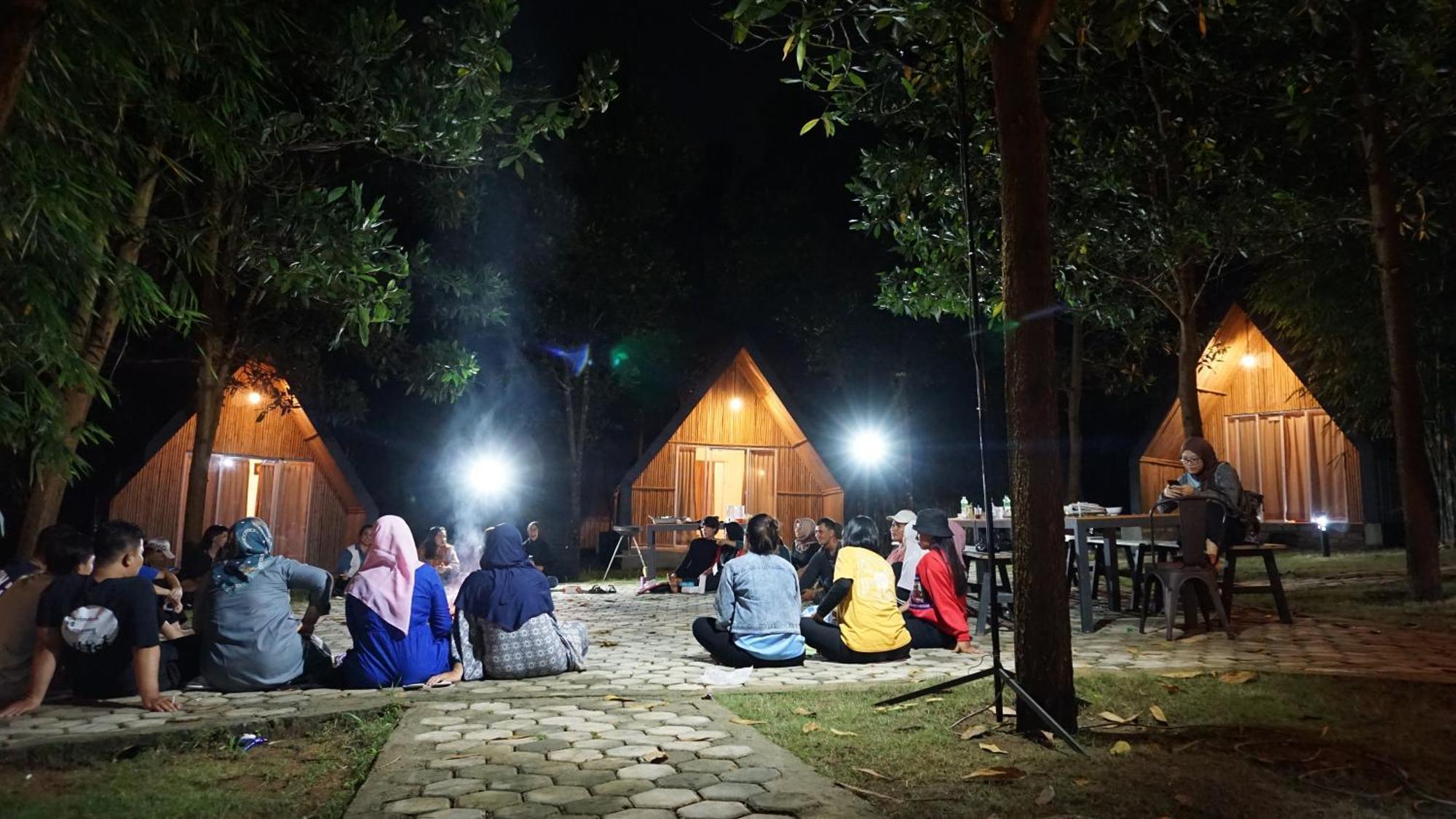 "D'Bamboo Kamp" Desa Wisata Ekang Lagoi Exterior photo